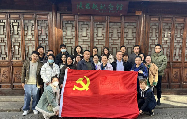 汽车城集团党委组织开展“跟着红色大巴追寻红色印记”主题党日活动