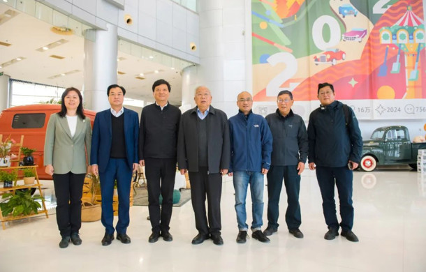 十届市政协主席、市工经联专家委员会主任蒋以任一行到访上海汽车博物馆调研交流
