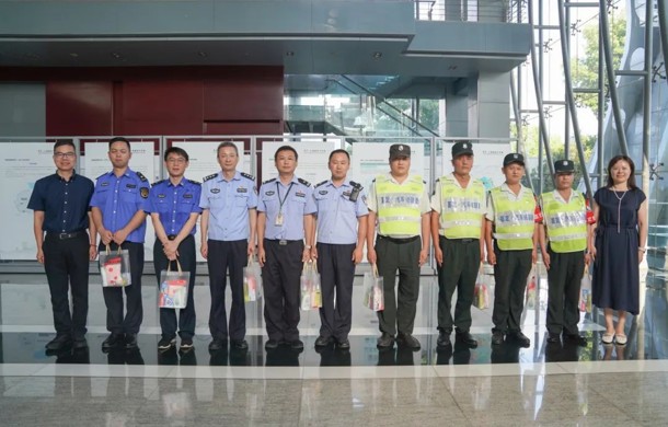 炎炎夏日送清凉！汽车城集团领导慰问基层工作者