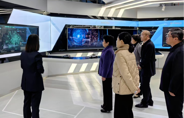 市人大常委会主任黄莉新率队开展推进上海国际经济中心建设情况专题调研