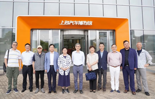 长宁区人大工作研究会领导一行到访汽车城考察调研