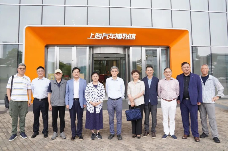 长宁区人大工作研究会领导一行到访汽车城考察调研