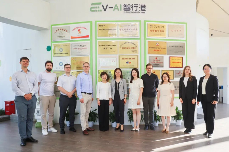 市贸促会与波兰汽车行业代表团一行赴上海国际汽车城参观调研
