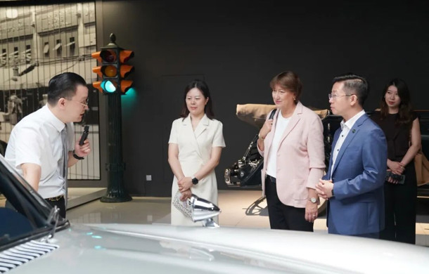 德国汽车工业协会一行到访汽车城调研交流