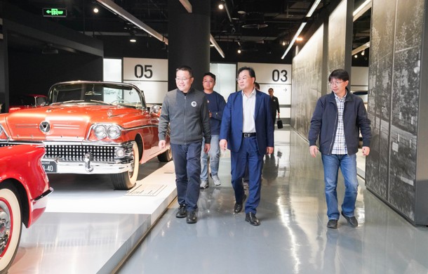 日喀则市委副书记、常务副市长沈敏一行来访汽车城调研交流